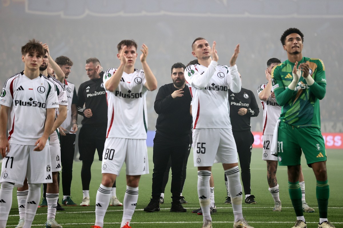 Zawodnicy Legii Warszaw po meczu 6. kolejki piłkarskiej Ligi Konferencji z Djurgardens IF w Sztokholmie
