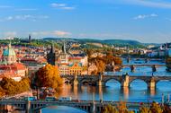 PRAGA widok m.in. na słynny most Karola na Wełtawie – najdłuższej rzece w Czechach.