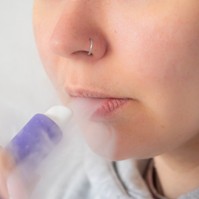 Fogimplantátuma van, és e-cigarettát szív? Tönkreteheti a fogait
