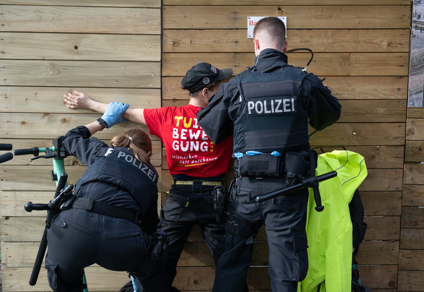 Akcja niemieckiej policji we Frankfurcie, marzec 2024 r.