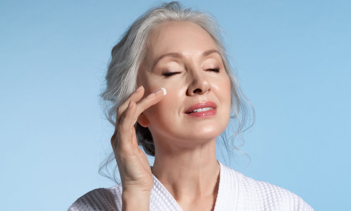 To liftingujące serum z mikroigiełkami podnosi opadłe powieki jak dźwig. Robi efekt wow!