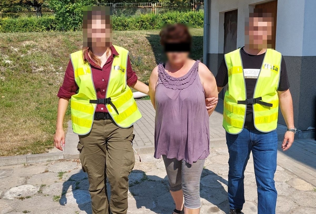 Biesiadowała z mężem przy stole. Nagle rzuciła się na niego z nożem