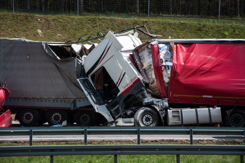 Wypadek na A2. Niedaleko Łowicza zderzyły się trzy tiry 