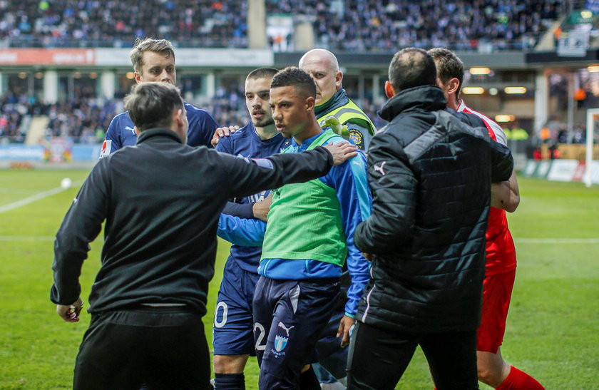 Tobias Sana rzucił chorągiewką w trybuny! Mógł zabić kibica Malmoe FF