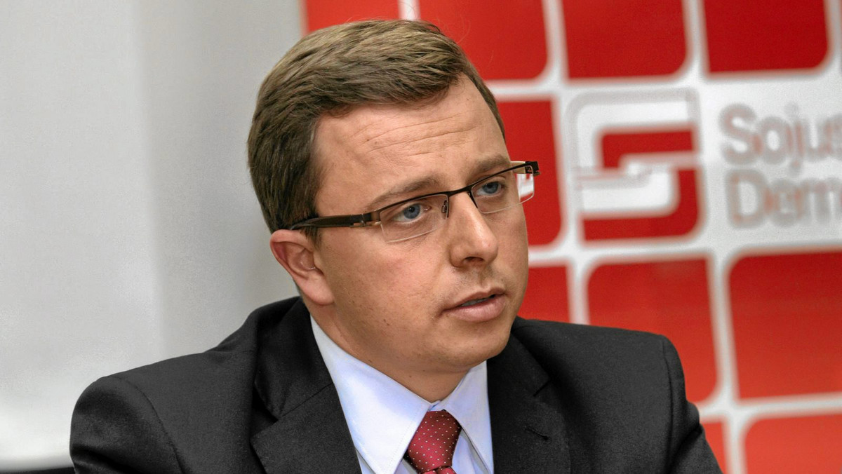 - Klub parlamentarny SLD jeszcze dzisiaj złoży wniosek o uzupełnienie porządku najbliższego posiedzenia Sejmu o informację bieżącą w sprawie braku leków onkologicznych - zapowiedział rzecznik Sojuszu Dariusz Joński.