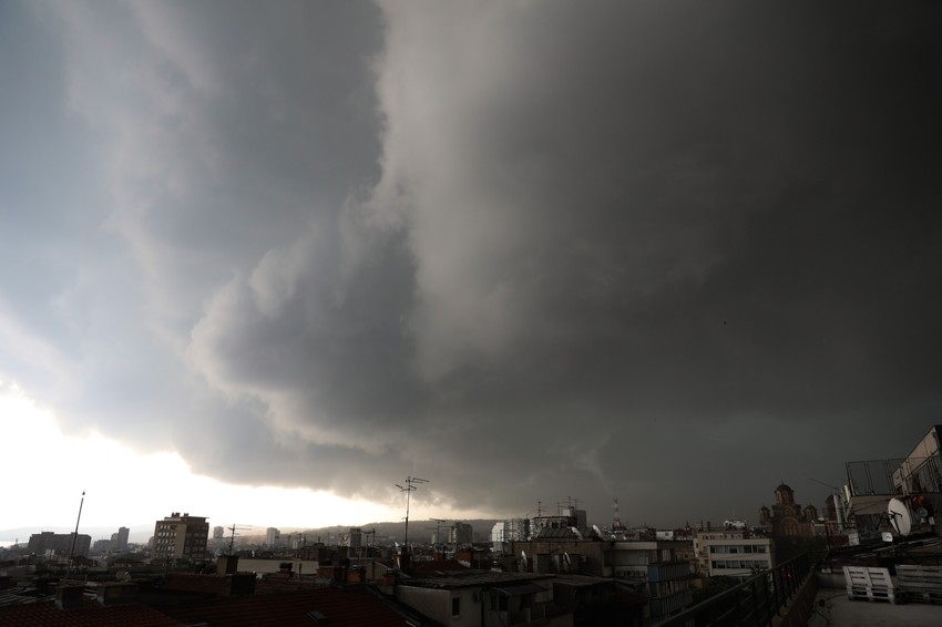 Ristić ističe da se upozorenja uvek izdaju sat pre nevremena 