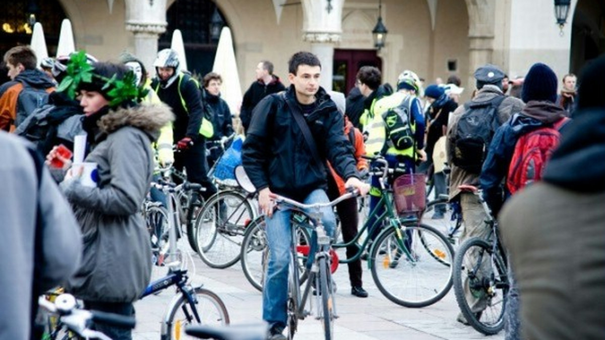 "MMKrakow": Krakowscy rowerzyści walczą o pieniądze na ścieżki rowerowe. Od prezydenta tylko zależy, czy 0,3 proc. budżetu miasta zostanie na nie przeznaczone.