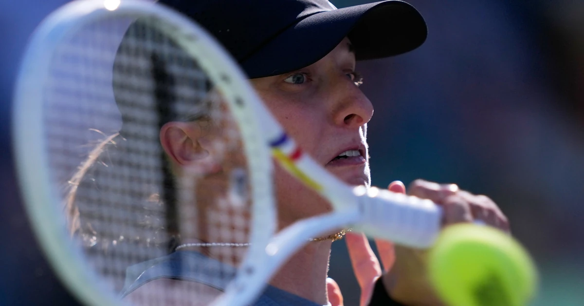 Alexandra Eala czeka na lepszą z pojedynku Iga Świątek - Magda Linette