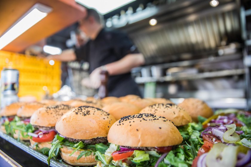 150 burgerów trafiło do sanepidu i szpitala zakaźnego w Poznaniu