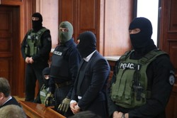 Uzbrojeni antyterroryści i kamizelki kuloodporne. Pierwsza rozprawa ws. afery podsłuchowej
