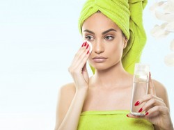 Kosmetyk doskonały? Jak używać płynu micelarnego, żeby maksymalnie wkorzystać jego potencjał?