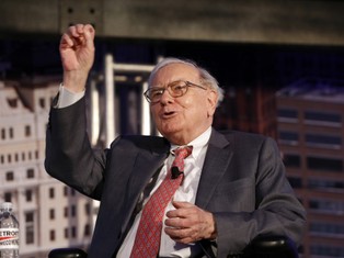 Warren Buffett sprzedaje kolejny pakiet akcji jednego z największych banków świata. Kwota sięga prawie 1 mld dol.