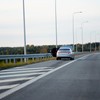Auto parkiran u zastavnoj traci na autoputu