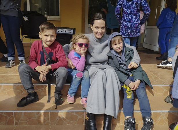 Angelina Jolie z ukraińskimi dziećmi