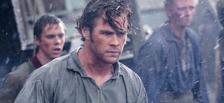 Chris Hemsworth kontra wieloryb w samym sercu morza – zobacz!