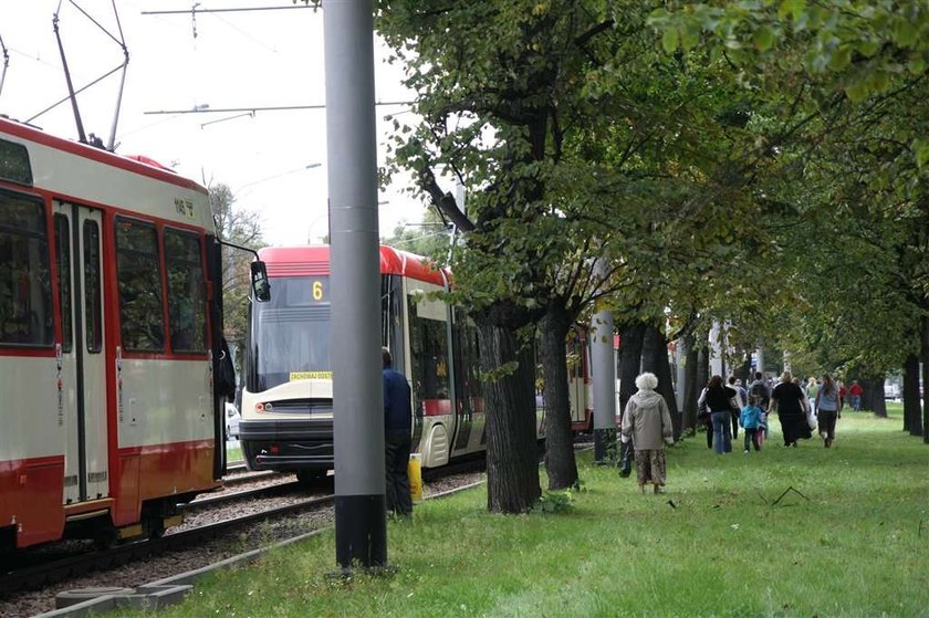 Tramwaje stają, bo nie ma prądu