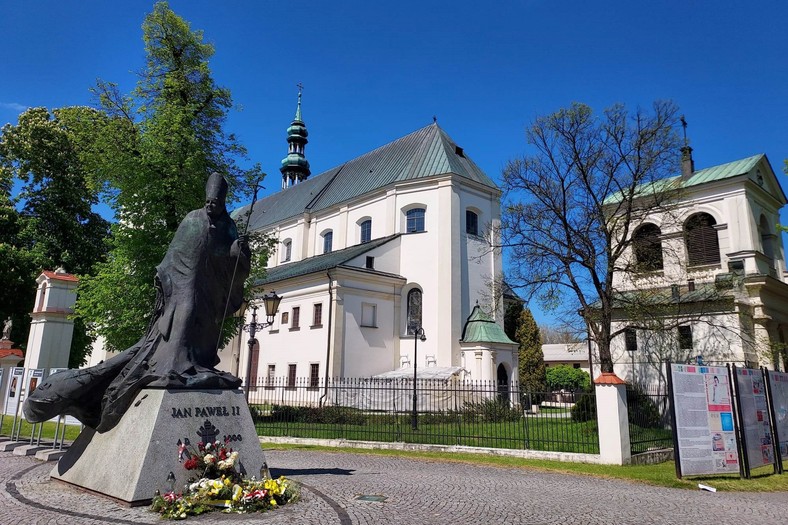 Pomnik Jana Pawła II na Starym Rynku w Łowiczu