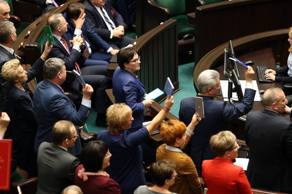 Posłowie będą karani finansowo. Sejm wprowadził zmiany w regulaminie
