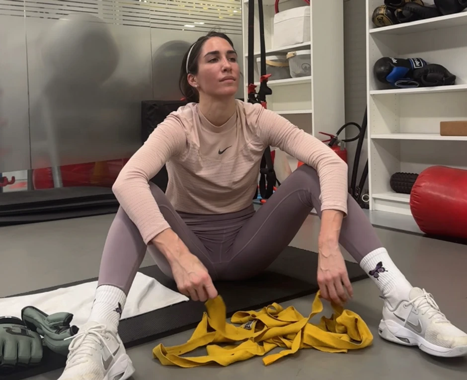 Jelisaveta Orašanin sa decom na moru