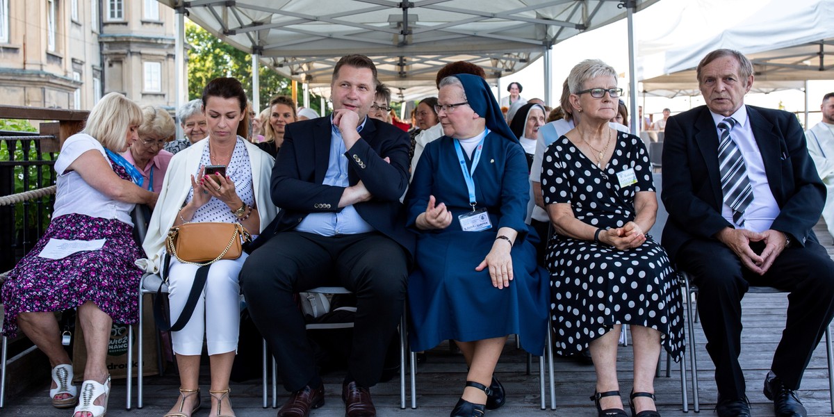 Ojciec Rydzyk skomentował postawę Przemysława Czarnka. Kim jest Katarzyna Czarnek, żona ministra? 