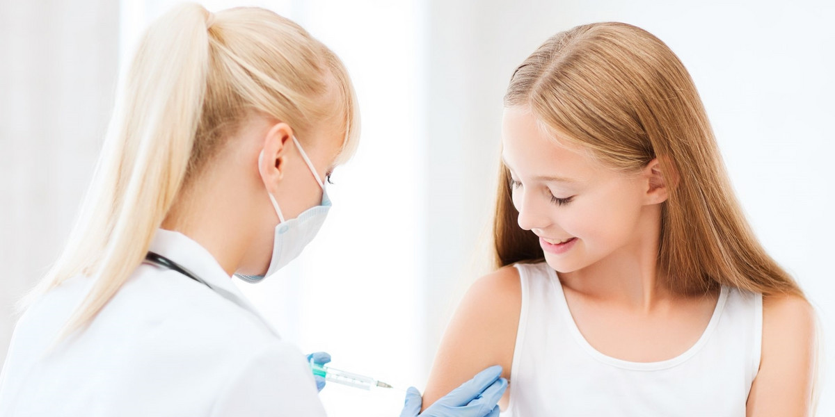 Ruszyły zapisy na szczepienia przypominające u dzieci w wieku 12-15 lat. Od piątku, 28 stycznia 2022 można umawiać młodsze nastolatki na szczepienie.