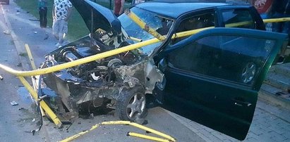 Barierka przebiła auto na wylot. Kierowca dostał drugie życie