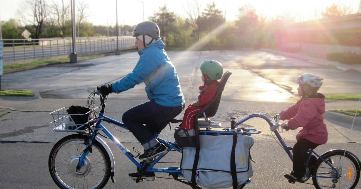 Rodzice wysłuchują złośliwych komentarzy obcych. "Taki duży i w pieluszce"