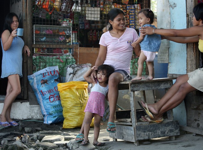 Kobiety bez pracy, dzieci bez wykształcenia - to codzienność Manili