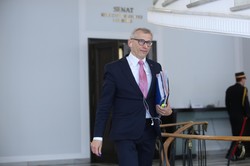 Agresywny mężczyzna w biurze senatora Kwiatkowskiego. "Wyjął nóż i zaczął nim wymachiwać"