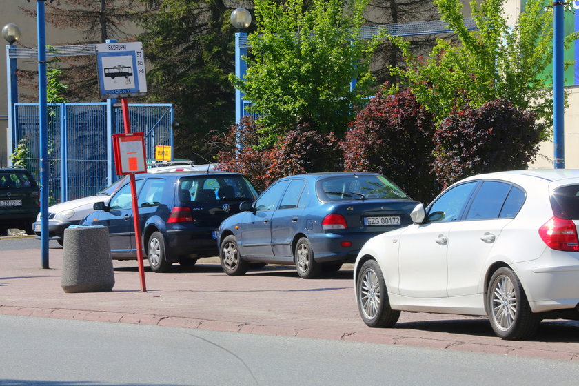 Parkowanie na ul. Wólczańskiej w Łodzi to poważne wyzwanie