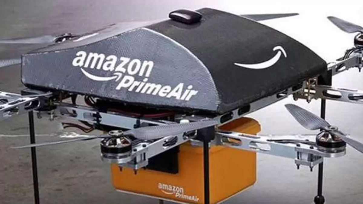 Dron Amazonu dostarcza pierwszą paczkę