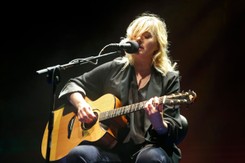 QUIZ. Polskie wokalistki. Pamiętasz te kultowe hity lat 90? 10/10 to świetny wynik