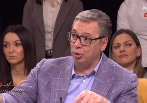 Vučić u Ćirilici