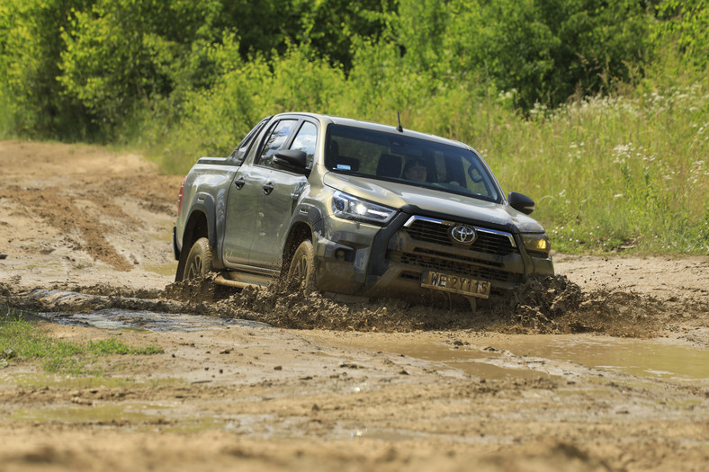 Toyota Hilux 2.0 D-4D 4x4 A/T 2021