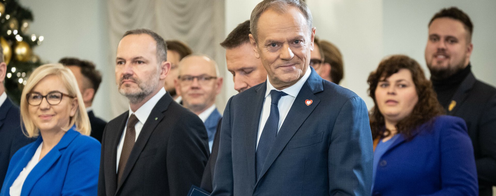 Wprowadzenie wakacji składkowych to jeden z priorytetów rządu. Na zdjęciu m.in. premier Donald Tusk i minister rozwoju Krzysztof Hetman