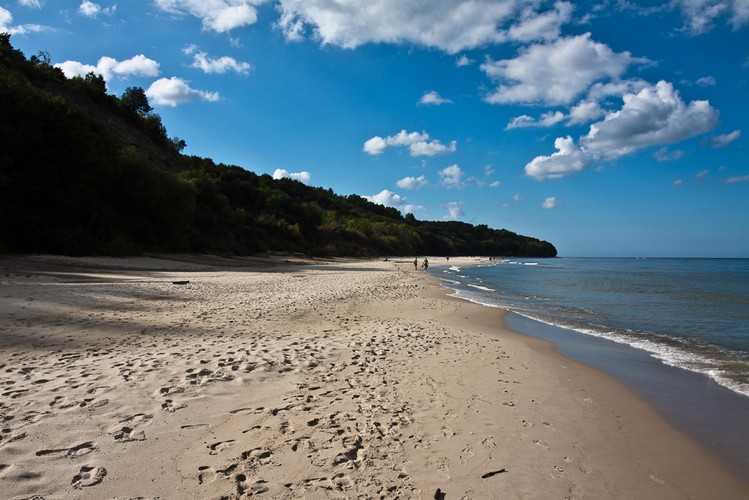 3-gwiazdkowy Hotel Astor w Jastrzębiej Górze zapewnia 8-dniowy pobyt dla dwóch osób w kwocie 1 680 zł.  Źródło:www.czasnadmorze.pl
