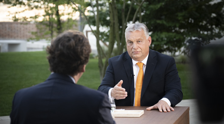 Orbán Viktor Tucker Carlsonnak adott interjút / Fotó: MTI  Miniszterelnöki Sajtóiroda/Benko Vivien Cher