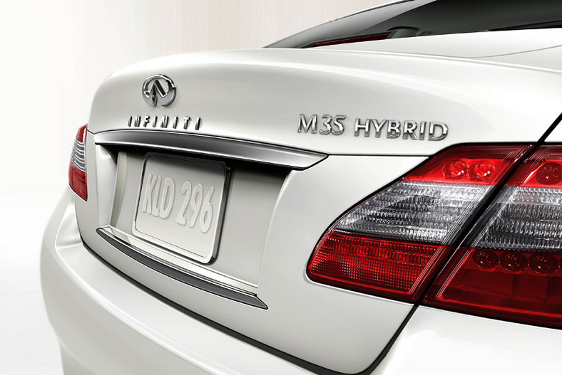 Infiniti M35 Hybrid: producent potwierdza nową wersję sedana