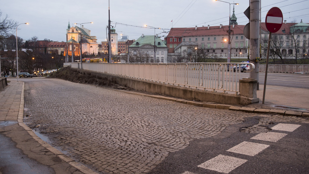 Już wkrótce kierowców czekają spore utrudnienia w okolicy mostu Śląsko-Dąbrowskiego w Warszawie. Remontowany będzie tzw. mur oporowy Trasy W-Z przy Centrum Stomatologii. Właśnie został ogłoszony przetarg na wykonawcę inwestycji. W trakcie prac na pewien czas zamknięta zostanie ul. Nowy Zjazd.