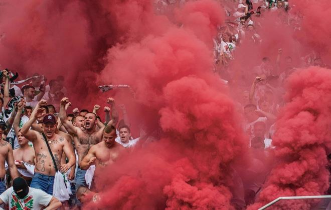 Kibice przejmują władzę na stadionach. Państwo nic z tym nie robi - Biznes - Vimarsana News