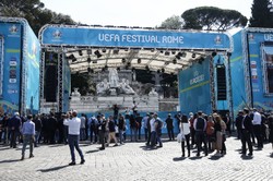 Stan najwyższej gotowości w Rzymie przed meczem Włochów