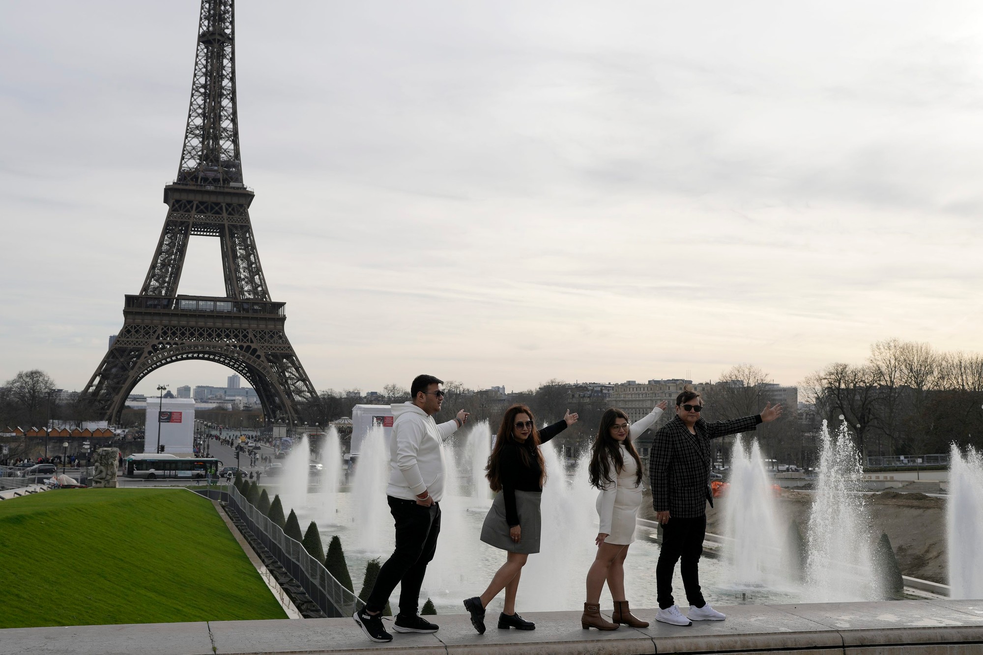 Eiffelovu vežu uzavreli do odvolania.