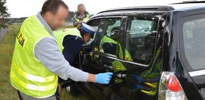 Zostawiła fortunę na siedzeniu. On tylko na to czekał