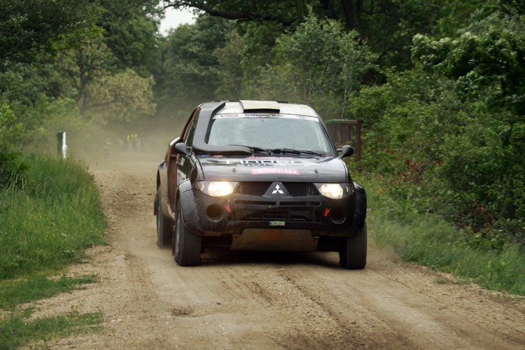 Adam Małysz wystartował Mitsubishi L200