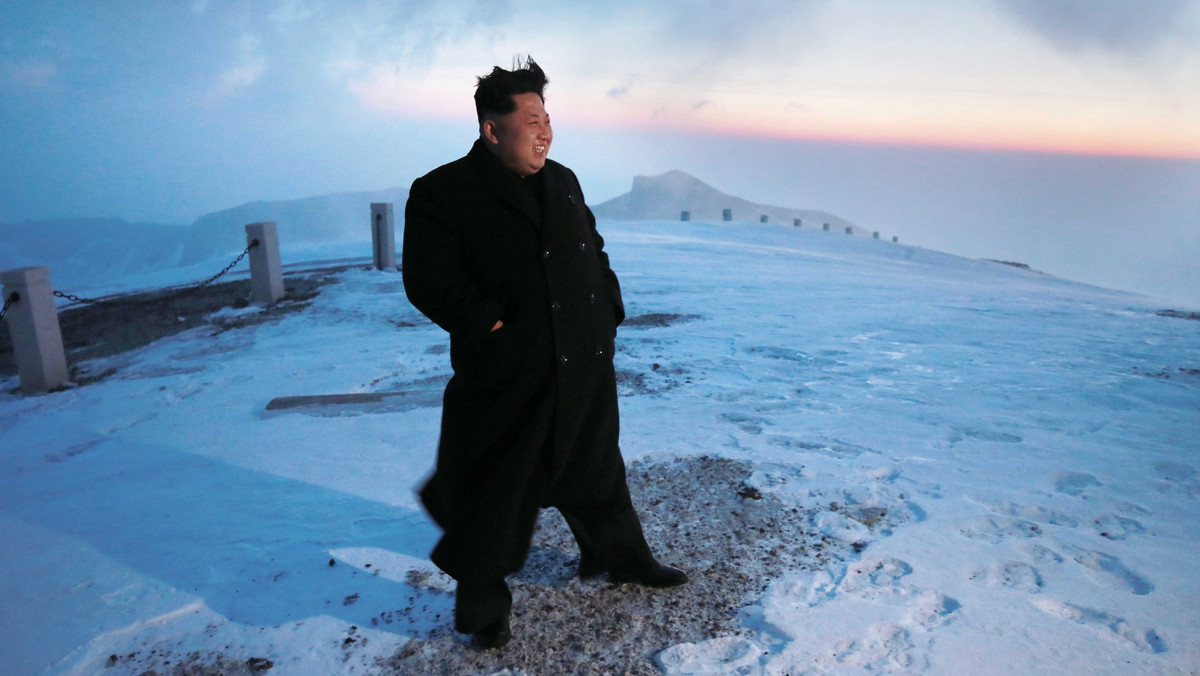 epaselect NORTH KOREA GOVERNMENT (Kim Jong-un on Mount Paekdu)