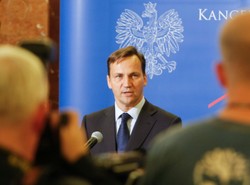 Decyzja sądu. Śledczy mają się zająć wpisami obrażającymi szefa MSZ