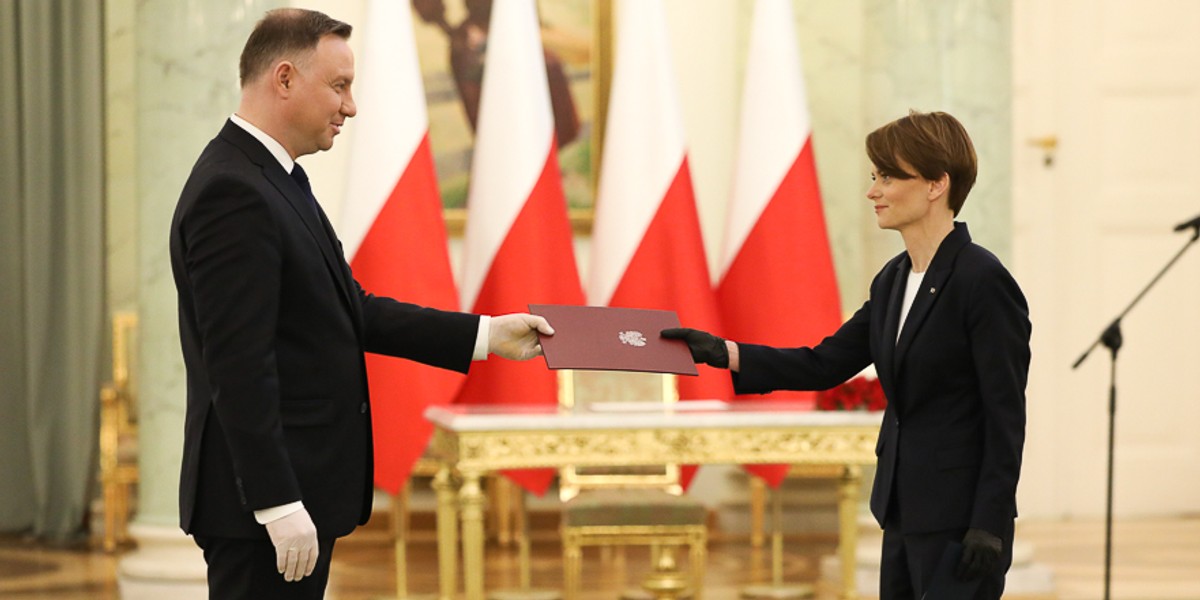 Prezydent Andrzej Duda na wniosek premiera powołał minister Jadwigę Emilewicz na stanowisko wiceprezesa Rady Ministrów. 