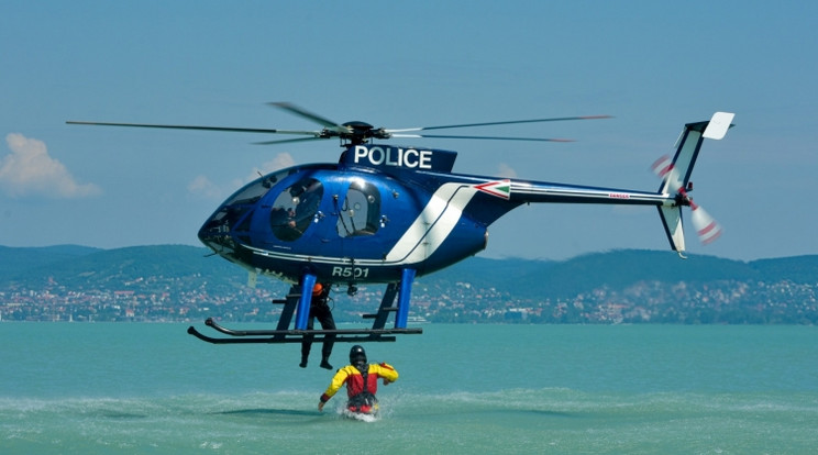 "Kismadár"-nak becézik a rendőrségi helikoptert, ami a Balatonba zuhant