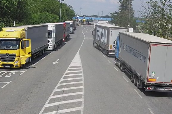Haos na granici sa Hrvatskom, oglasio se MUP: Potpuno obustavljen saobraćaj za teretna vozila, OVO je razlog