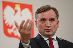 Ziobro o słowach von der Leyen dla DGP: KE po raz kolejny oszukuje Polskę